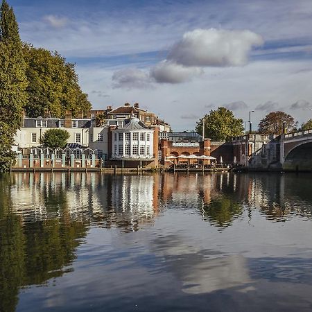 Hotel The Mitre, Hampton Court Kingston upon Thames  Zewnętrze zdjęcie The River Wey at Farnham