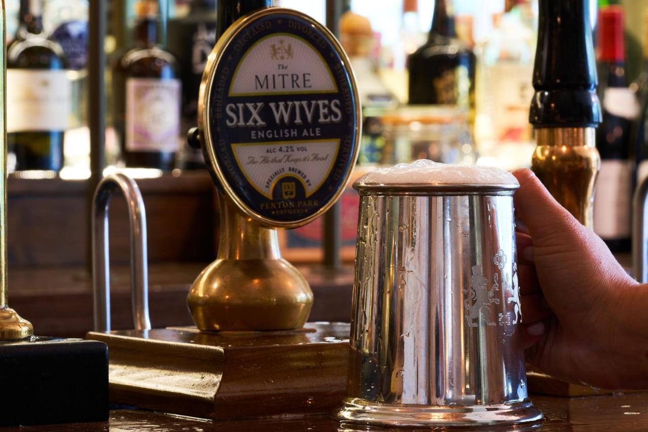Hotel The Mitre, Hampton Court Kingston upon Thames  Zewnętrze zdjęcie Mitre Six Wives