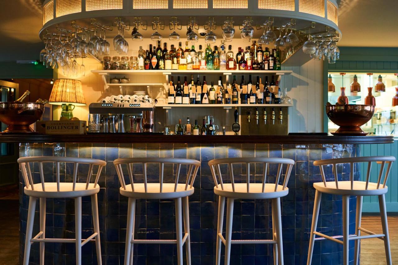 Hotel The Mitre, Hampton Court Kingston upon Thames  Zewnętrze zdjęcie The bar at the River Café