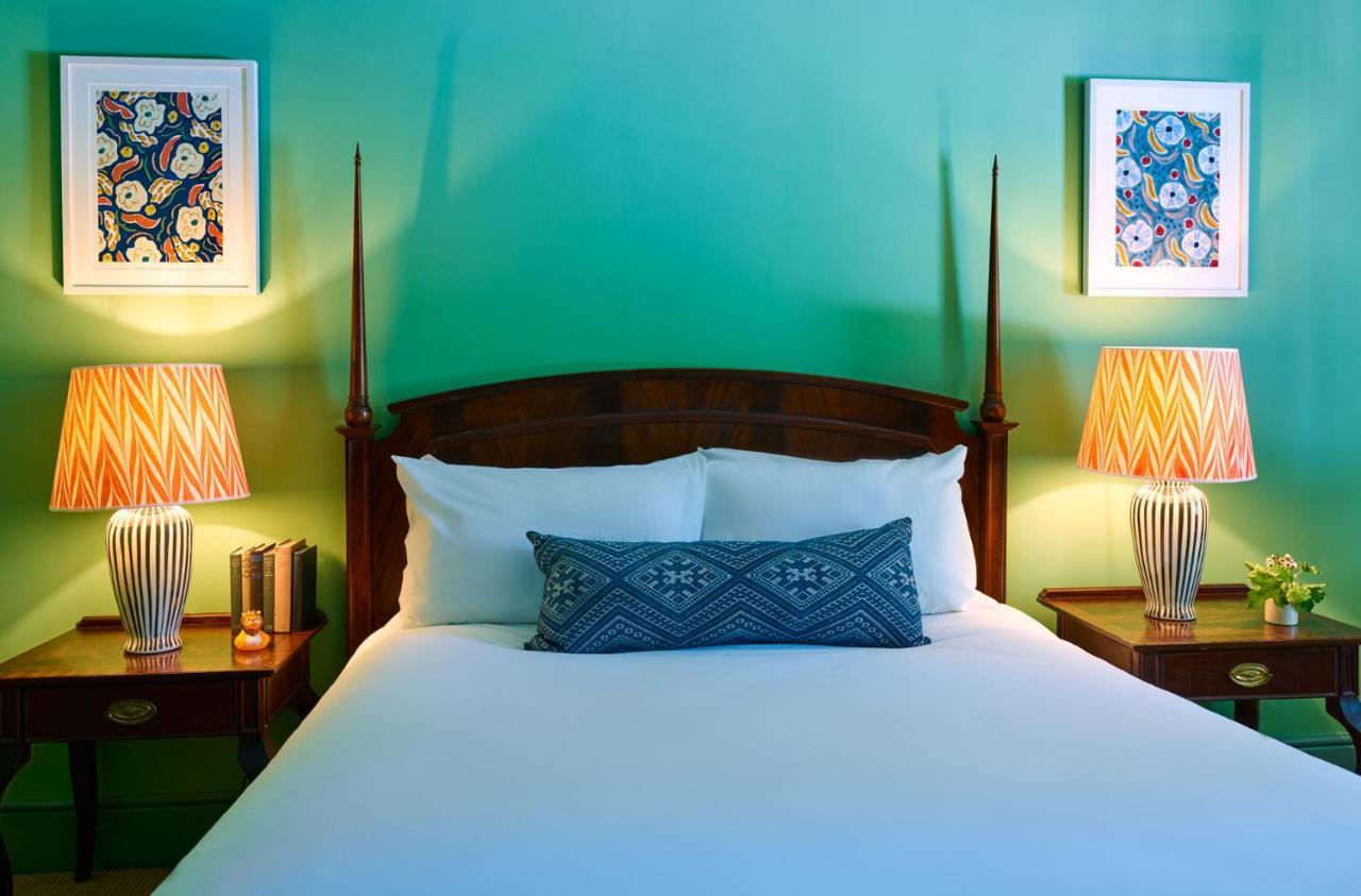 Hotel The Mitre, Hampton Court Kingston upon Thames  Zewnętrze zdjęcie A bedroom at the Inn