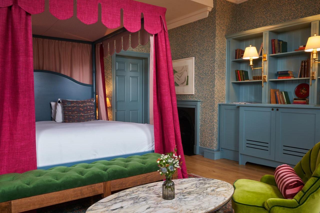 Hotel The Mitre, Hampton Court Kingston upon Thames  Zewnętrze zdjęcie A bedroom at The Mitre