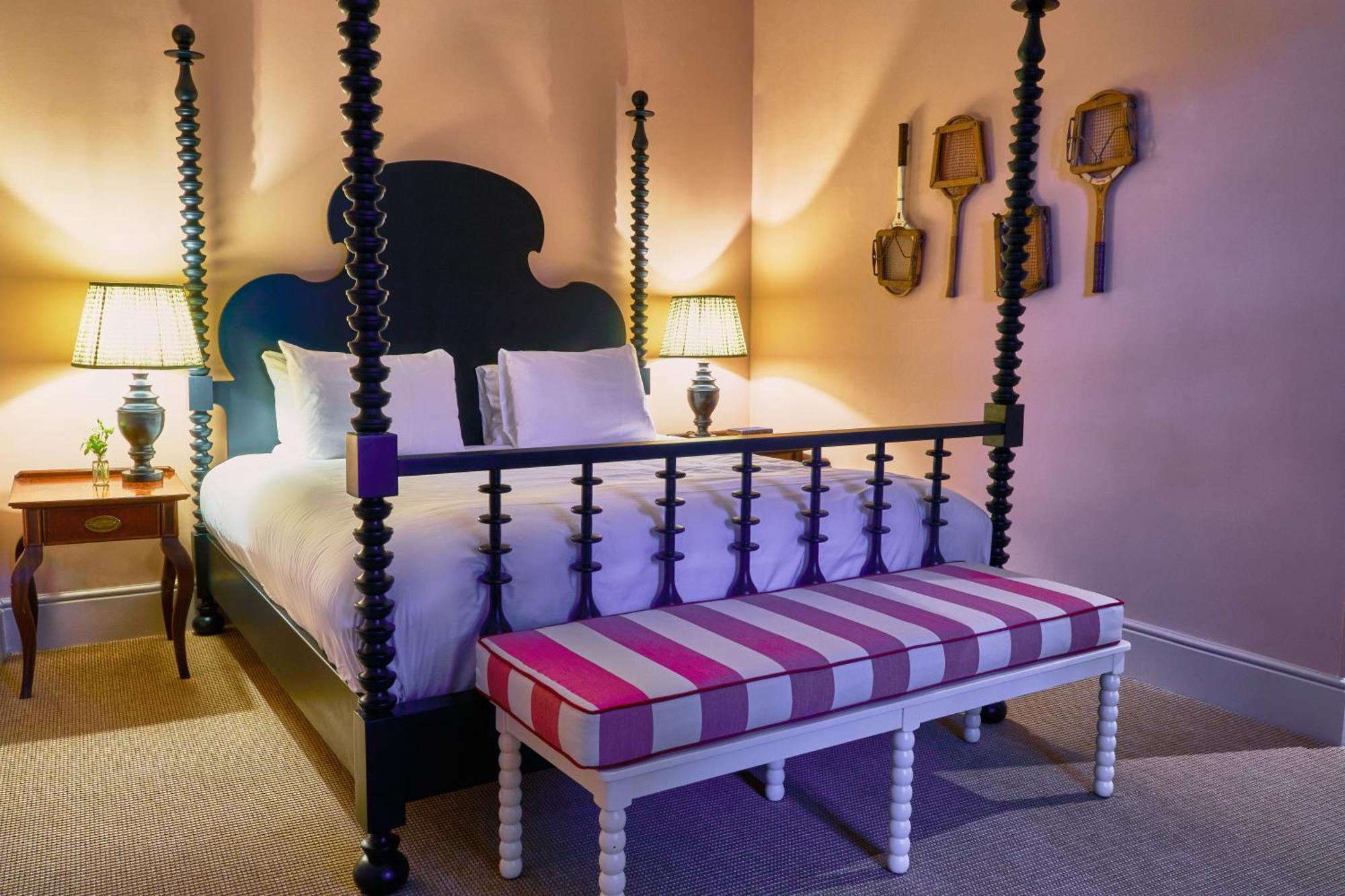 Hotel The Mitre, Hampton Court Kingston upon Thames  Zewnętrze zdjęcie A guest room at the Hotel du Pont