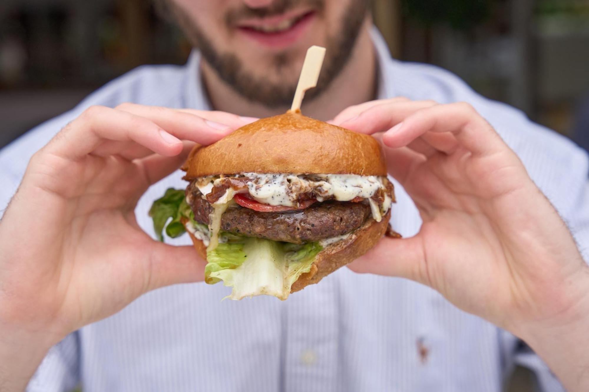 Hotel The Mitre, Hampton Court Kingston upon Thames  Zewnętrze zdjęcie A burger