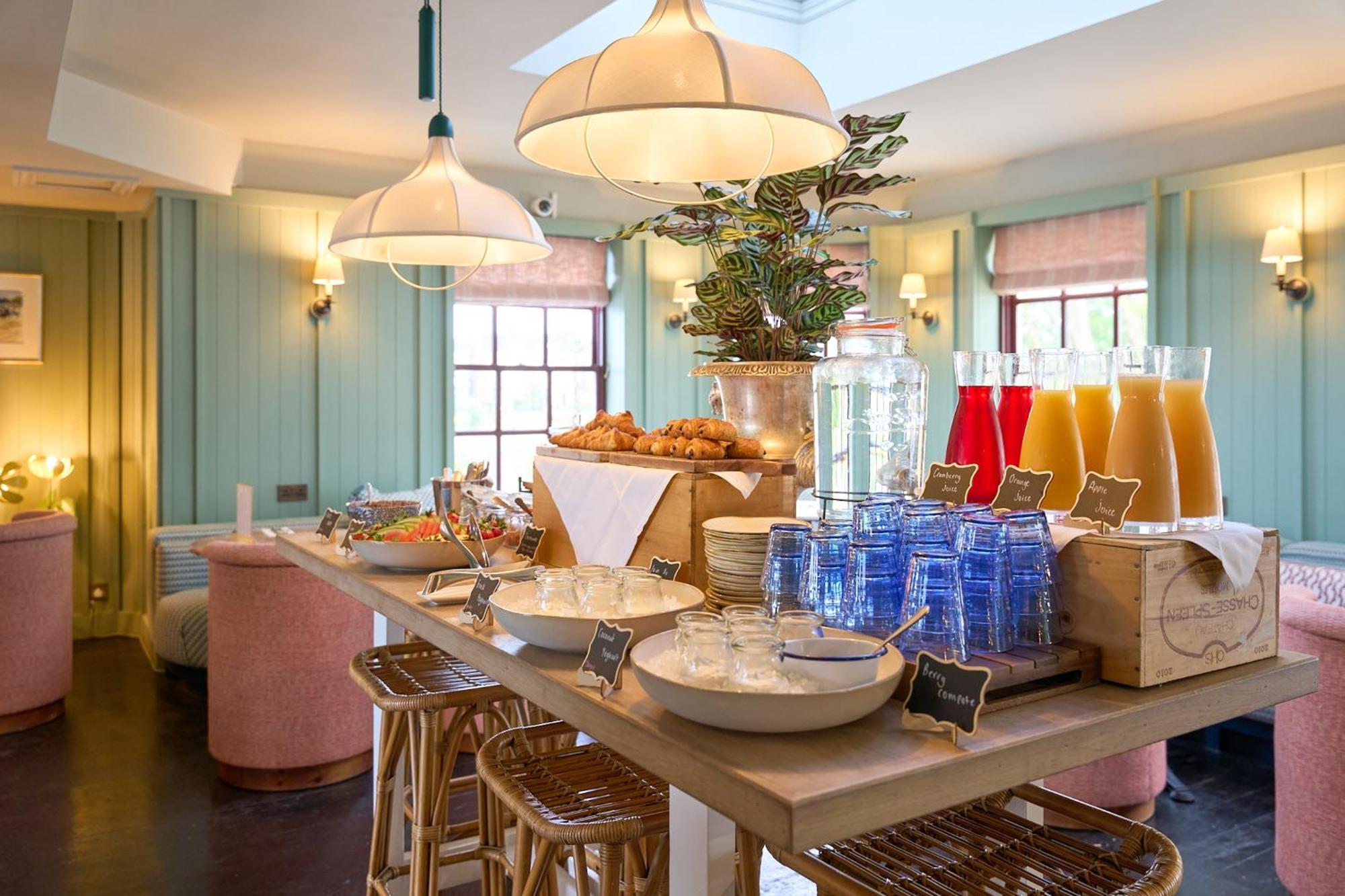Hotel The Mitre, Hampton Court Kingston upon Thames  Zewnętrze zdjęcie The restaurant at The Ivy Temple Row