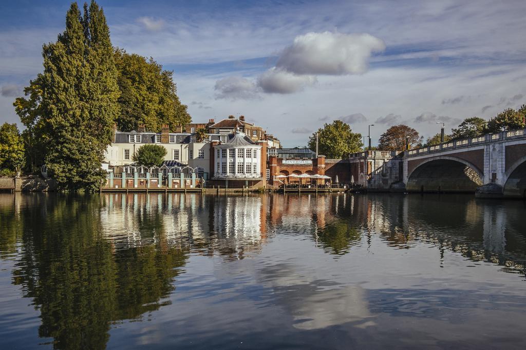 Hotel The Mitre, Hampton Court Kingston upon Thames  Zewnętrze zdjęcie The River Wey at Farnham